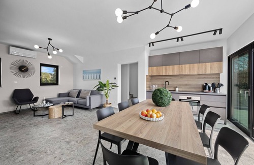 Banjole Villa | Villa Bay I near Medulin for 9 people with heated pool - playground & whirpool only 100 meters from the beach - pet friendly