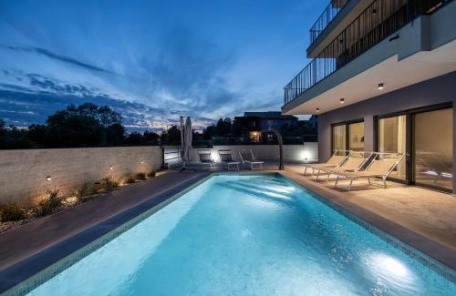 Banjole Villa | Villa Bay II near Medulin for 9 people with heated pool - playground & whirpool only 100 meters from the beach