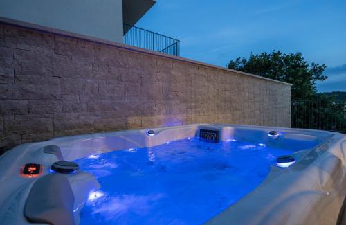 Banjole Villa | Villa Bay II near Medulin for 9 people with heated pool - playground & whirpool only 100 meters from the beach