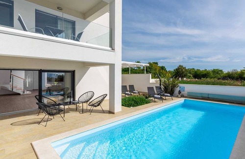 Milohnici Villa | Villa Bella Vista B - contemporary villa with a private pool near a beach