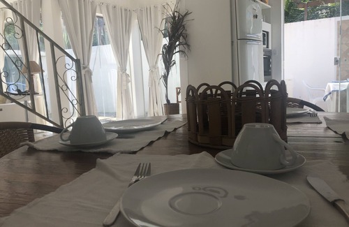 Pero House | Villa Bella Vista, casa estilosa, decorada com muito bom gosto.