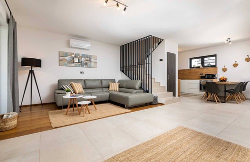 Klimno Villa | Villa Bella with heated pool and Seaview