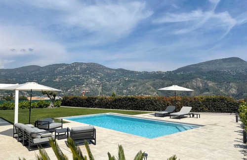 Carros Villa | Villa Belle Vue