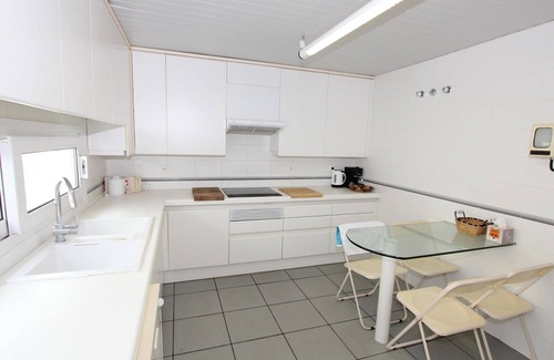 Torredembarra House | Villa Blanca 8 - Spacieuse Maison Mitoyenne avec Piscine à 100m de la Plage