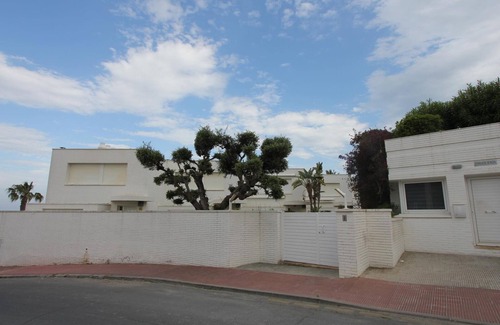Torredembarra House | Villa Blanca 8 - Spacieuse Maison Mitoyenne avec Piscine à 100m de la Plage