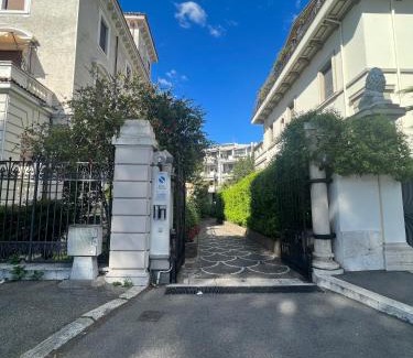 Quartiere III Pinciano Apartment | Villa Borghese Green Apartment