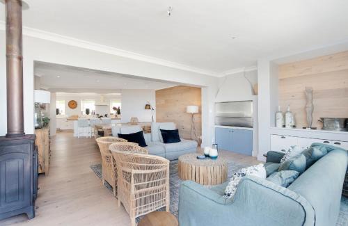 Bloubergstrand Villa | Villa by the Ocean, Blouberg Village