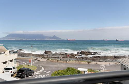Bloubergstrand Villa | Villa by the Ocean, Blouberg Village