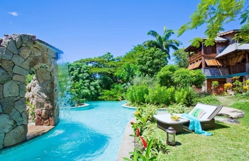 Trouya Villa | Villa C est La Vie 3BR in Trouya by Personal Villas - Stunning Hideaway