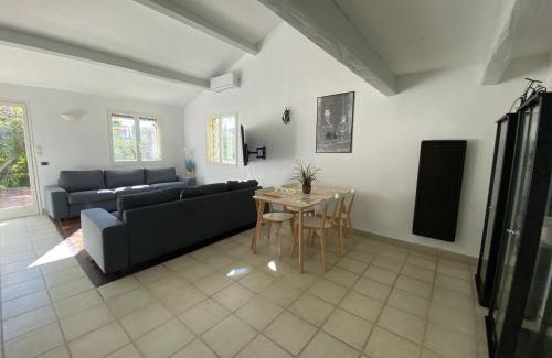 Les Puces de Saint-Ouen House | Villa calme, terrasse, climatisée, près d'Obalia, proche mer, parking inclus, classée 3 étoiles - FR-1-503-174