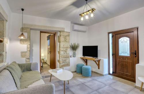 Chamezi Villa | Villa Camesi - Quiet Escape with Stunning Views