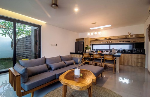 Sunset Road Villa | Villa CanSavina - 3 Rooms - Center Of Seminyak