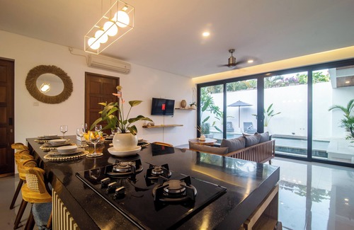 Sunset Road Villa | Villa CanSavina - 3 Rooms - Center Of Seminyak