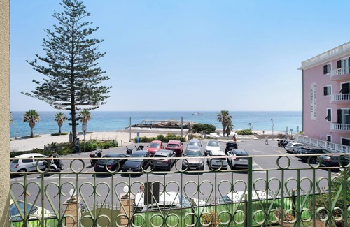 Bordighera Villa | Villa 'Capriccio' with Sea View, Private Terrace and Private Garden