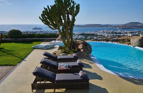 Paros Villa | Villa Carmen with 5 br and private pool close to Parikia