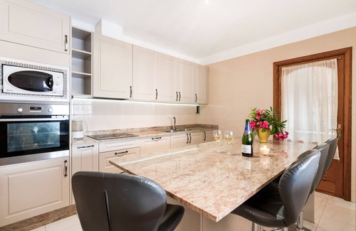 Puerto del Carmen Villa | Villa 'Casa Colleen' with Heated Pool, Terrace, Garden, Wi-Fi & AC