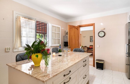 Puerto del Carmen Villa | Villa 'Casa Colleen' with Heated Pool, Terrace, Garden, Wi-Fi & AC