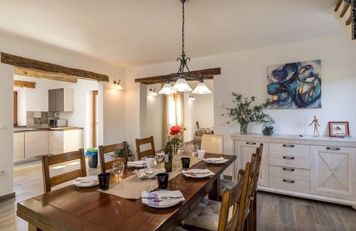 Makovci Villa | Villa Casa Ida is a charming retreat with pool in Istria with authentic building elements, lavish appearance and comfortable furnishing with the capacity of 8 beds.