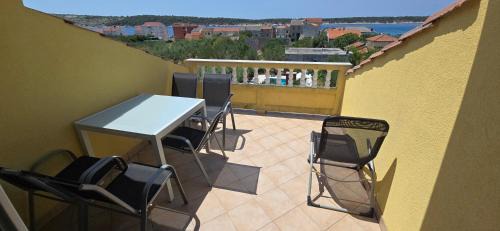 Barbat na Rabu Apartment | Villa Castelana