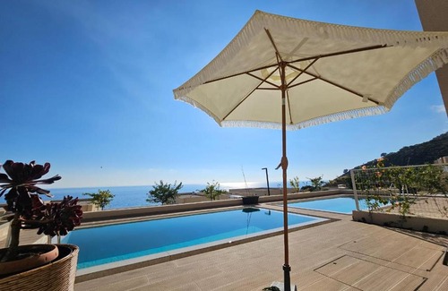 Jala Villa | Villa Champagne Green Coast Palase
