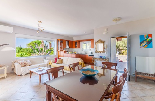 Skaleta House | Villa Chrysalida, peaceful home with scenic views!