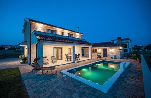 Privlaka Villa | Villa Cicibella with heated pool 150 meters from the beach - by TA Leut Agency