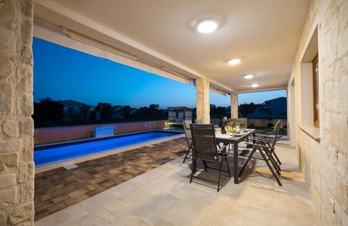 Privlaka Villa | Villa Cicibella with heated pool 150 meters from the beach - by TA Leut Agency