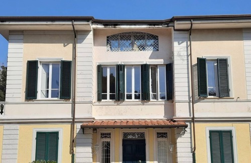 Ronchi Villa | Villa Cinecittà a romantic and quiet corner from a film near Versilia