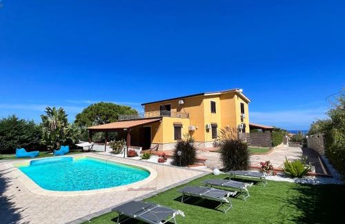 Torre Colonna-sperone Villa | Villa CLARA