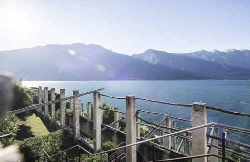 Limone sul Garda House | Villa Claraluna C: A bright and sunny apartment located right on the Garda Lake, with Free WI-FI.