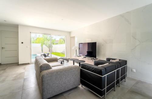 Vendargues Villa | Villa climatisée avec piscine et stationnements