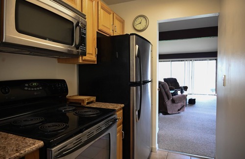Lake Geneva Condo | Villa Como at Interlaken |Short Walk to Beach |Pool |Gas Fireplace |Ski at Alpine or Grand Geneva
