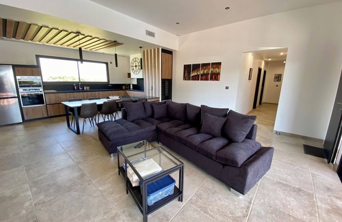 Les 3 Ponts Villa | Villa Contemporaine Piscine Privative Hauteurs de Nîmes Quartier Calme