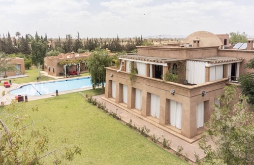 Menara Villa | Villa de 11 Chambres - 32 Personnes en Exclusivité, Spa et Piscine