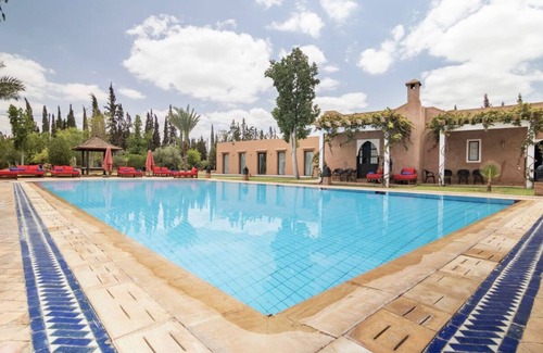 Menara Villa | Villa de 11 Chambres - 32 Personnes en Exclusivité, Spa et Piscine