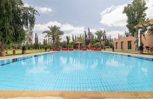 Menara Villa | Villa de 11 Chambres - 32 Personnes en Exclusivité, Spa et Piscine