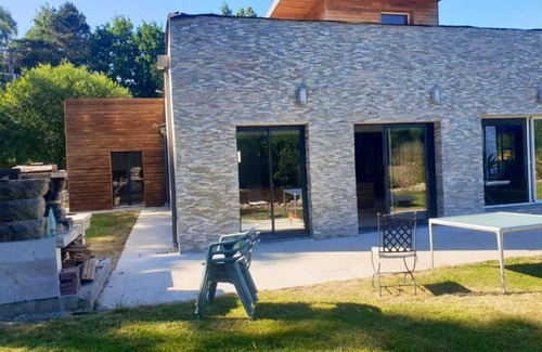 Saint-Medard-sur-Ille Villa | Villa de 9 chambres avec piscine interieure jacuzzi et jardin clos a Saint Medard sur Ille