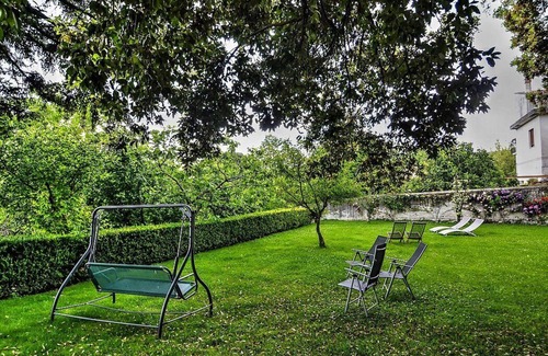 Calvanico Villa | Villa delle Signorine: An elegant and welcoming three-story villa situated in a quiet location, surrounded by a wonderful garden, with Free WI-FI.