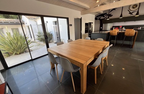 Rivedoux-Plage Villa | Villa des Chênes Verts : villa with heated pool for up to 8 people.