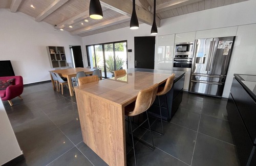 Rivedoux-Plage Villa | Villa des Chênes Verts : villa with heated pool for up to 8 people.