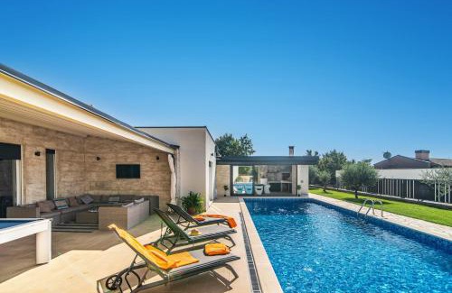 Jursici Villa | Villa Desiree by Villa Plus