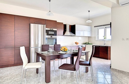 Kournas Villa | Villa di Giorgio Heated Pool