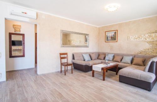 Milohnici Villa | Villa Dijana West