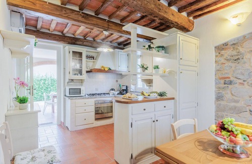 Lucca Villa | Villa Dondolino, a Stylish Farmhouse with Private Pool close to Lucca and the Beach