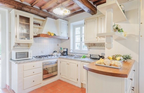 Lucca Villa | Villa Dondolino, a Stylish Farmhouse with Private Pool close to Lucca and the Beach