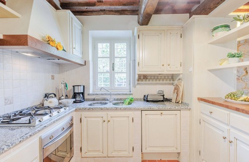 Lucca Villa | Villa Dondolino, a Stylish Farmhouse with Private Pool close to Lucca and the Beach