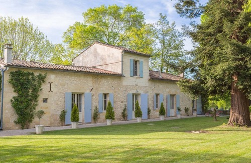 Flaujagues Villa | Villa Du Fleuve - Four Bedroom Villa, Sleeps 8