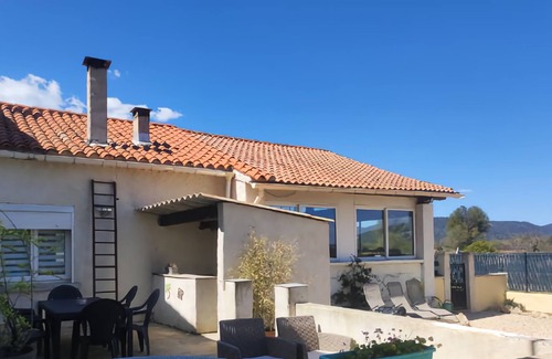 Neoules House | Villa Duplex Avec Piscine Partagée