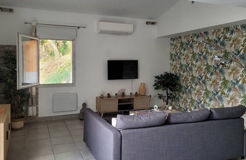 Neoules House | Villa Duplex Avec Piscine Partagée