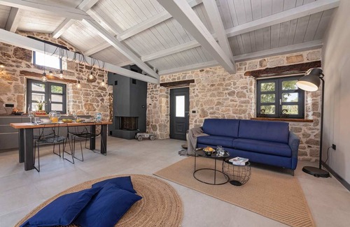 Vrznaveri Villa | Villa Dvori with pool